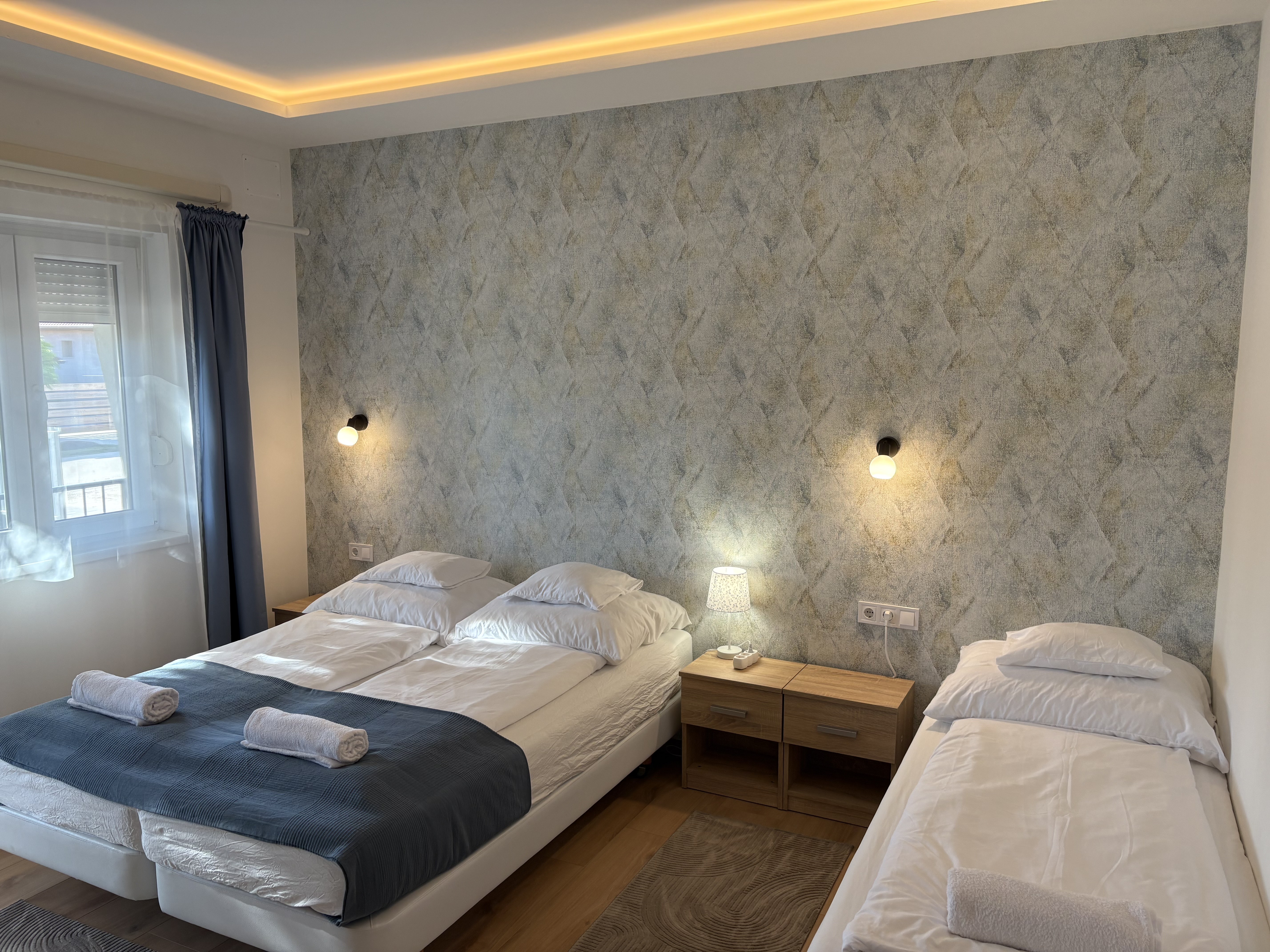 3 person room